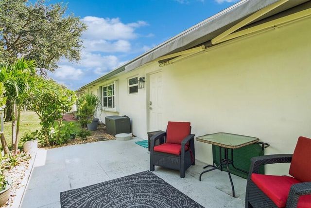 1230 S Drive Way A, Delray Beach, FL 33445
