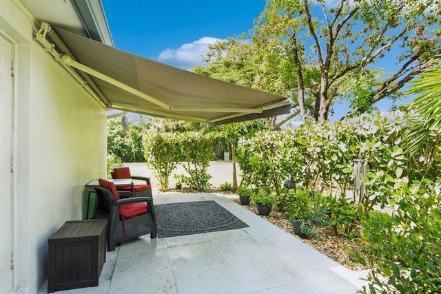 1230 S Drive Way A, Delray Beach, FL 33445