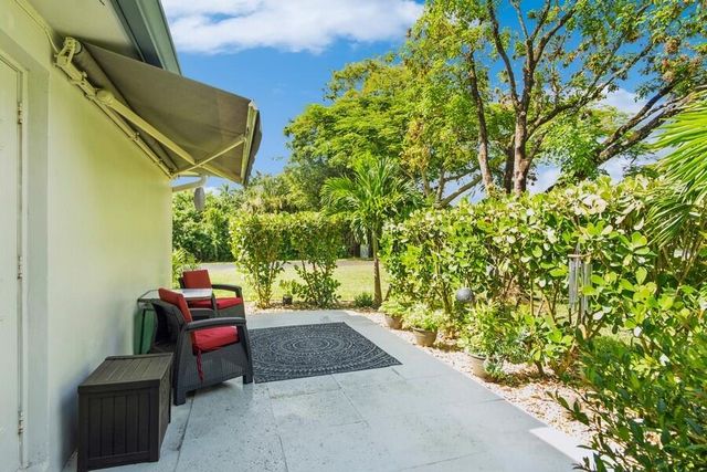 1230 S Drive Way A, Delray Beach, FL 33445