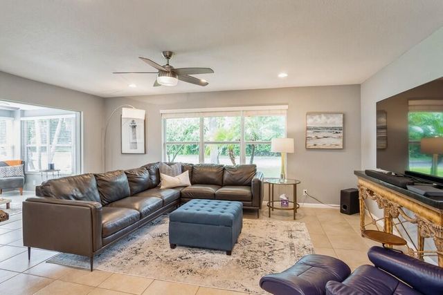 1230 S Drive Way A, Delray Beach, FL 33445