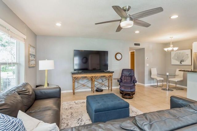 1230 S Drive Way A, Delray Beach, FL 33445