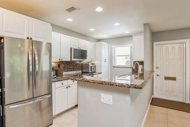 1230 S Drive Way A, Delray Beach, FL 33445