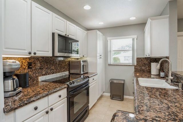 1230 S Drive Way A, Delray Beach, FL 33445