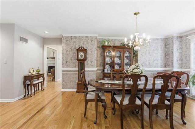 6906 N BELLEFONTAINE Avenue, Gladstone, MO 64119