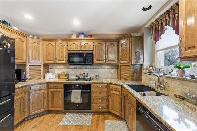 6906 N BELLEFONTAINE Avenue, Gladstone, MO 64119