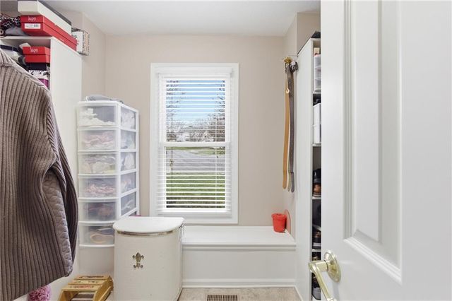 6906 N BELLEFONTAINE Avenue, Gladstone, MO 64119