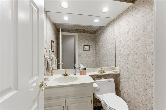 6906 N BELLEFONTAINE Avenue, Gladstone, MO 64119