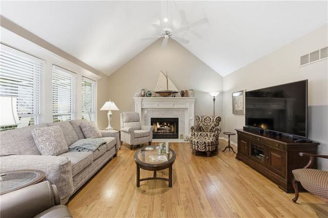 6906 N BELLEFONTAINE Avenue, Gladstone, MO 64119