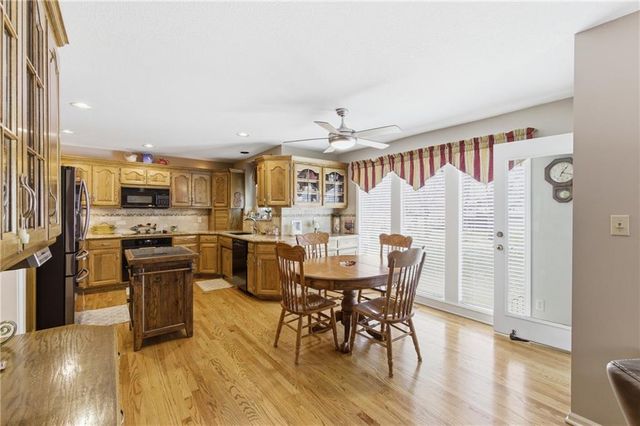 6906 N BELLEFONTAINE Avenue, Gladstone, MO 64119