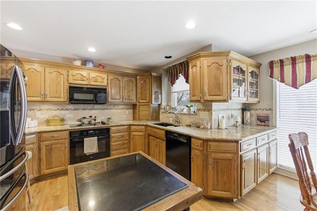 6906 N BELLEFONTAINE Avenue, Gladstone, MO 64119