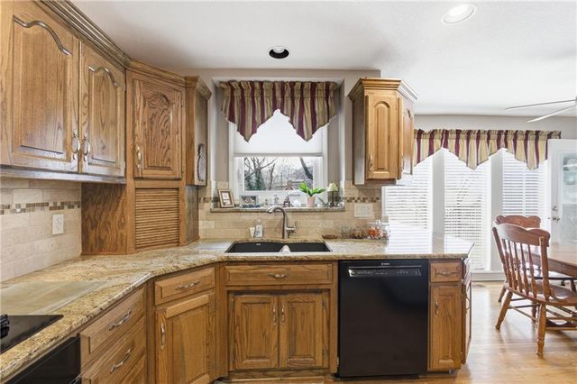 6906 N BELLEFONTAINE Avenue, Gladstone, MO 64119