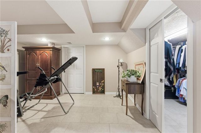 6906 N BELLEFONTAINE Avenue, Gladstone, MO 64119