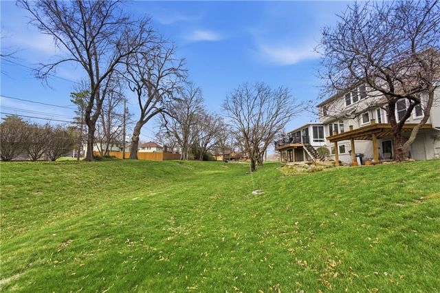 6906 N BELLEFONTAINE Avenue, Gladstone, MO 64119