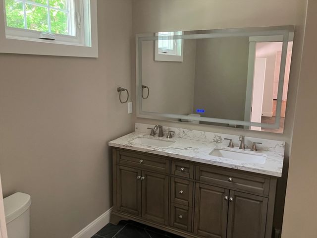 35 West St, Petersham, MA 01366