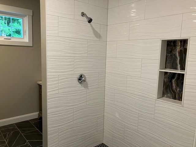 35 West St, Petersham, MA 01366