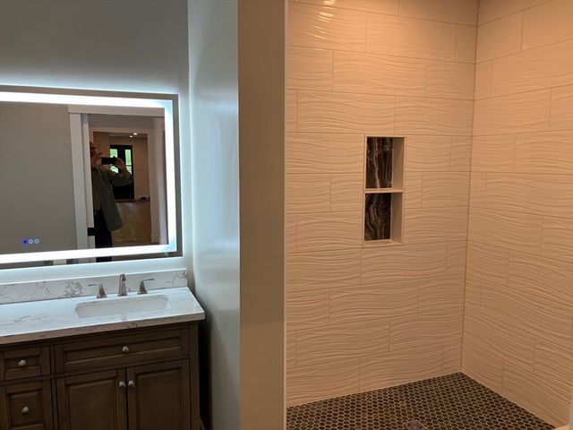 35 West St, Petersham, MA 01366