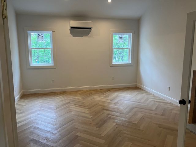 35 West St, Petersham, MA 01366