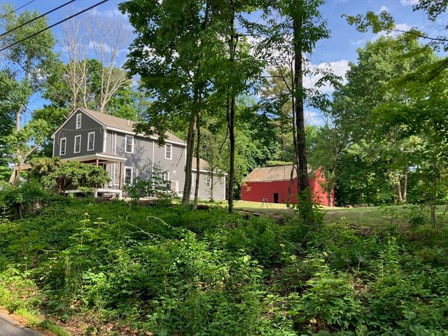 35 West St, Petersham, MA 01366