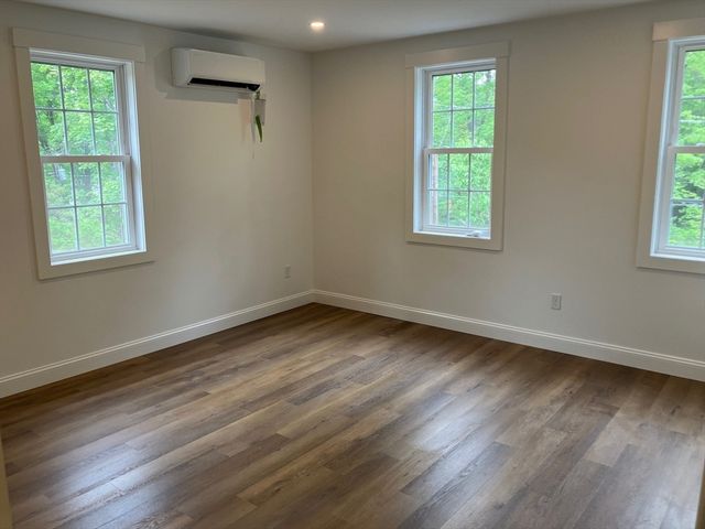 35 West St, Petersham, MA 01366
