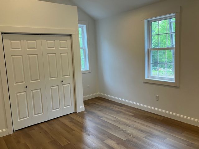 35 West St, Petersham, MA 01366