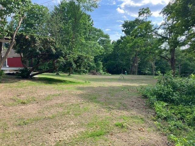 35 West St, Petersham, MA 01366