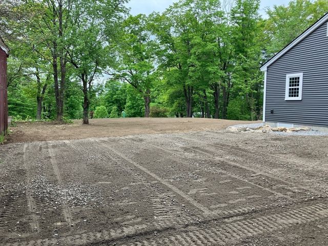 35 West St, Petersham, MA 01366