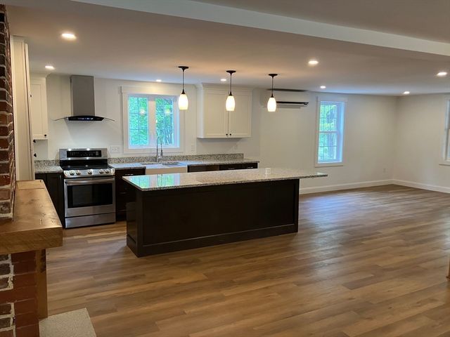 35 West St, Petersham, MA 01366