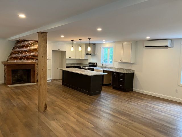35 West St, Petersham, MA 01366