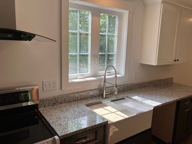 35 West St, Petersham, MA 01366
