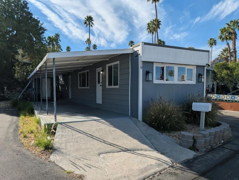 19 Lazy B Drive, Palm Desert, CA 92260