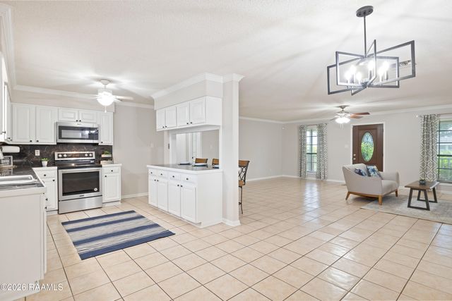 817 Cemetery Road, St. Martinville, LA 70582
