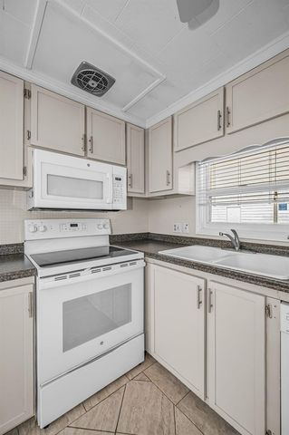 10539 TAHITIAN LANE 112, Largo, FL 33773