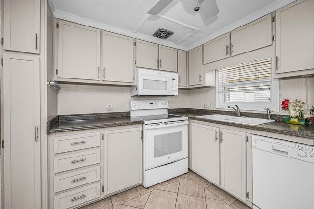 10539 TAHITIAN LANE 112, Largo, FL 33773