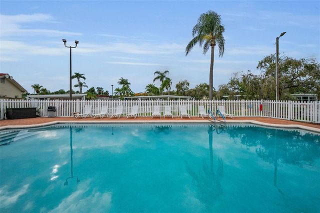 10539 TAHITIAN LANE 112, Largo, FL 33773