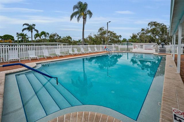 10539 TAHITIAN LANE 112, Largo, FL 33773