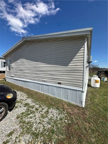 307 Sherwood Dr, Allegheny Twp - Wml, PA 15068