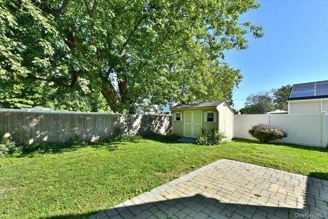 35 Montauk Drive, Bay Shore, NY 11706