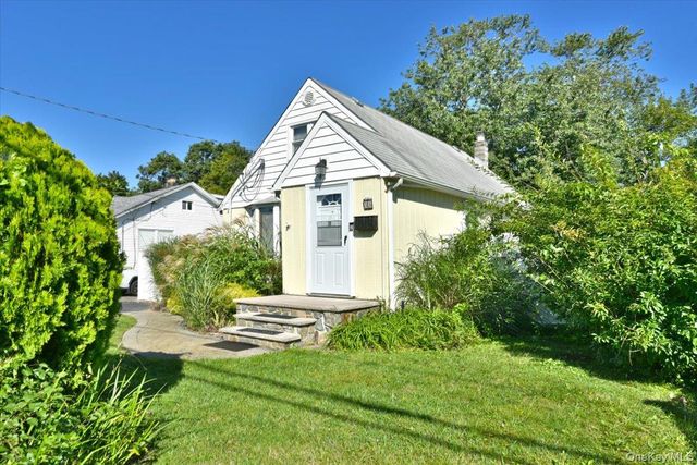 35 Montauk Drive, Bay Shore, NY 11706