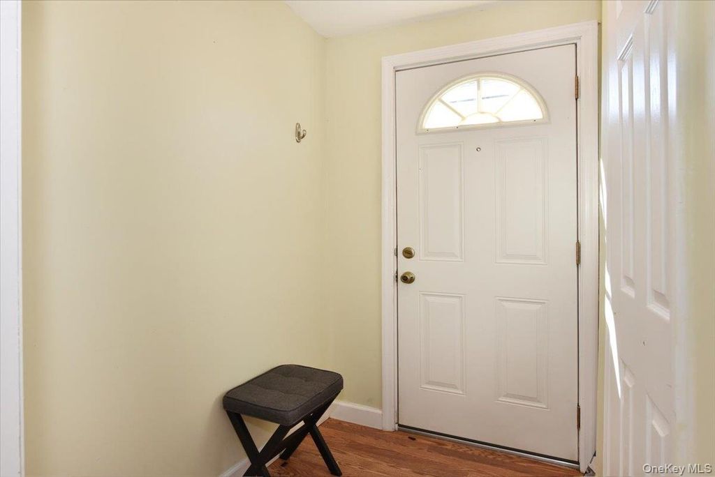 35 Montauk Drive, Bay Shore, NY 11706 — photo 5