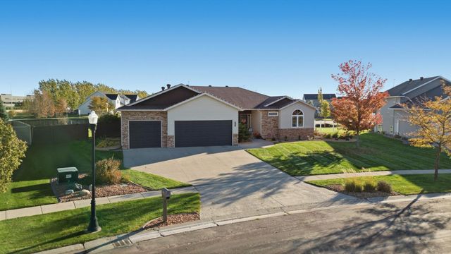 4704 Woodhaven Street S, Fargo, ND 58104