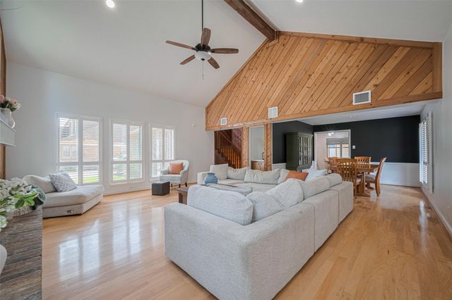 2831 Thorne Creek Lane, Houston, TX 77073