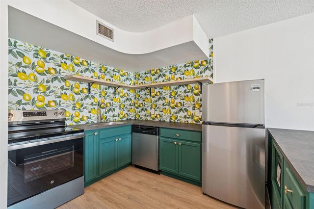 4511 S OAK DRIVE R32A, Tampa, FL 33611