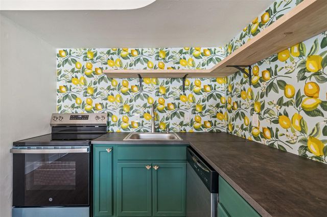 4511 S OAK DRIVE R32A, Tampa, FL 33611