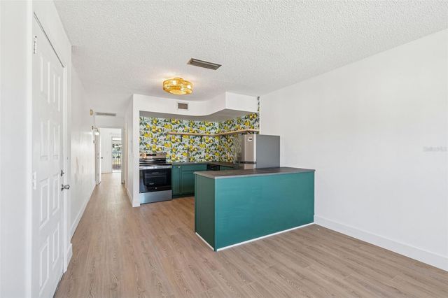 4511 S OAK DRIVE R32A, Tampa, FL 33611