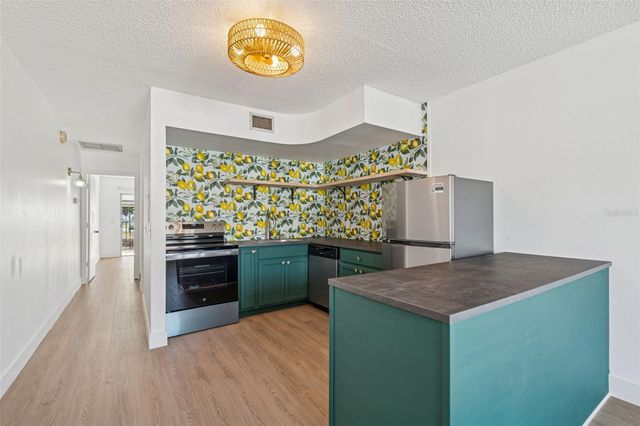 4511 S OAK DRIVE R32A, Tampa, FL 33611