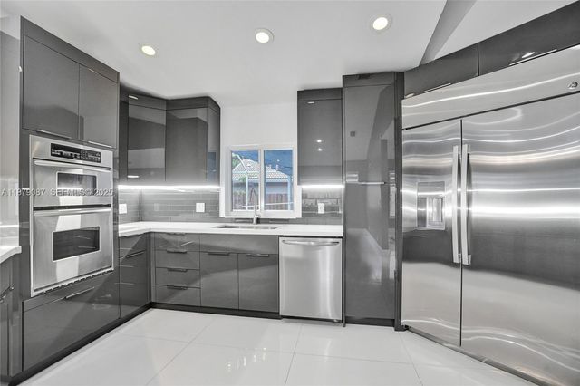 1321 SW 102nd Avenue, Pembroke Pines, FL 33025
