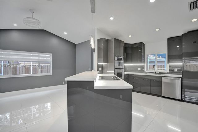 1321 SW 102nd Avenue, Pembroke Pines, FL 33025