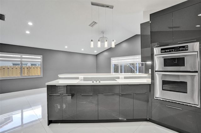 1321 SW 102nd Avenue, Pembroke Pines, FL 33025