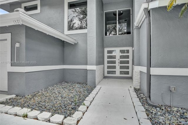 1321 SW 102nd Avenue, Pembroke Pines, FL 33025