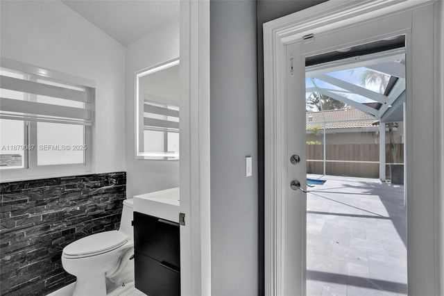1321 SW 102nd Avenue, Pembroke Pines, FL 33025